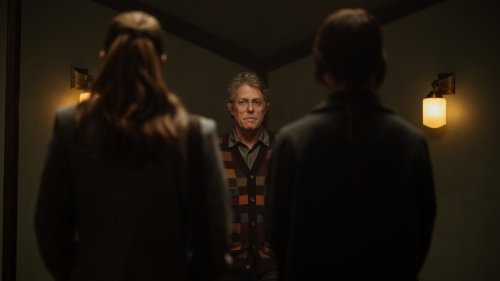 Gerade noch im Kino, jetzt im Stream: Hugh Grant in einem Horror-Schocker, der euch nicht loslässt