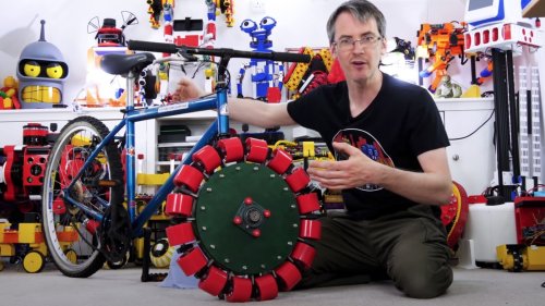 Völlig verrückt: Ingenieur baut und fährt Fahrrad mit elektrischem Omniwheel
