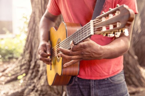 How Music Helps Resolve Our Deepest Inner Conflicts - Neuroscience News