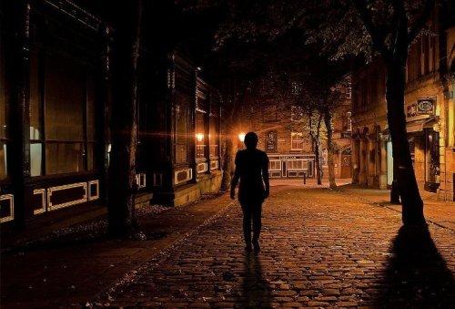 You Are Not Alone: What Science Can Tell Us About the Experience of Unexplainable Presence - Neuroscience News