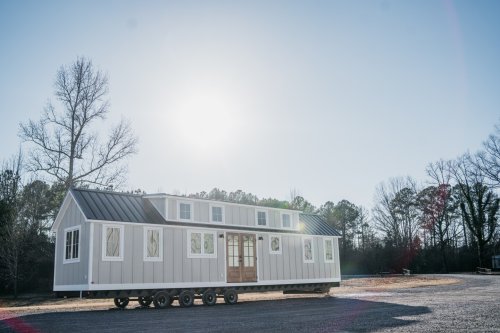 Huge mobile cottage provides spacious family living
