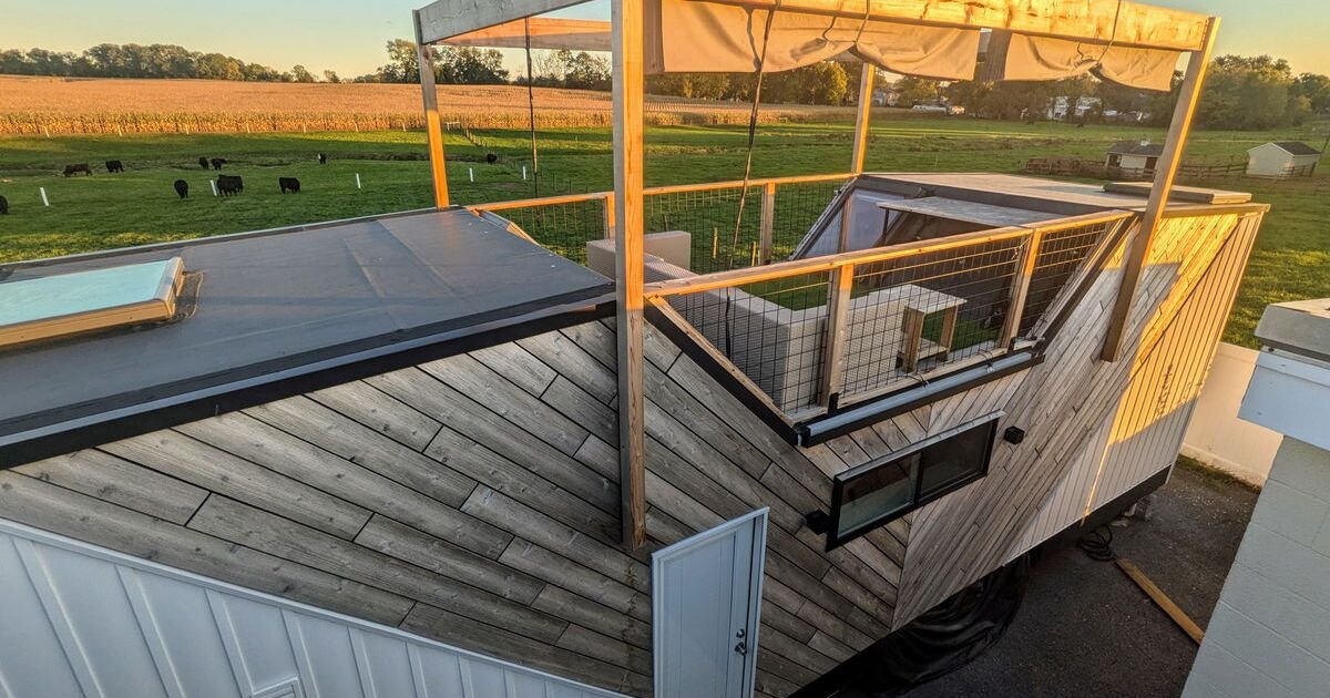 Luxurious tiny house expands living space with a rooftop terrace