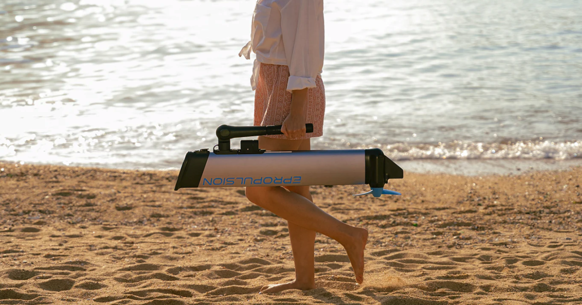 Portable, blade-like electric outboard simplifies clean, quiet boating