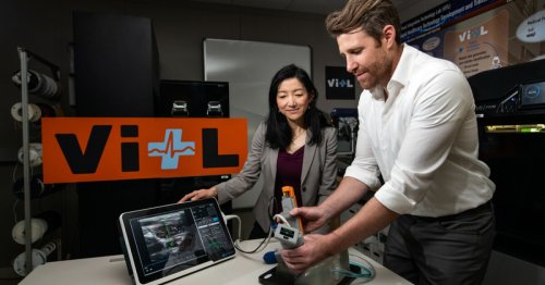 Handheld robot uses AI to help first responders stem bleeding