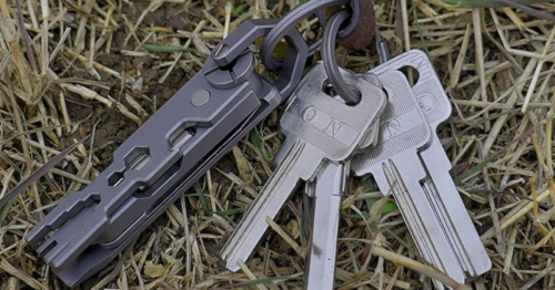 Tiny stackable multitool aims to be your EDC jack of all trades