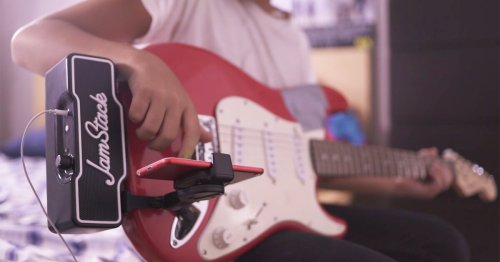 Snap-on amp lets play anywhere guitarists rock app-based FX