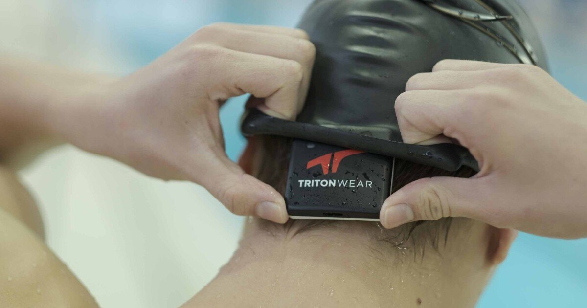 Swim wearable uses AI to track and improve performance