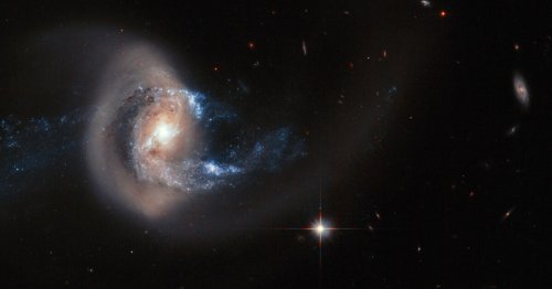Hubble captures stunning image of galaxies colliding