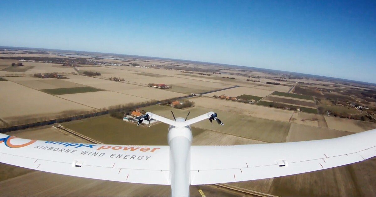 Tethered high-altitude drones designed to replace wind turbines