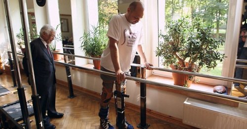 Cell transplant enables paralyzed man to walk again