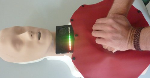 Pressure-sensing chest mat guides users through CPR