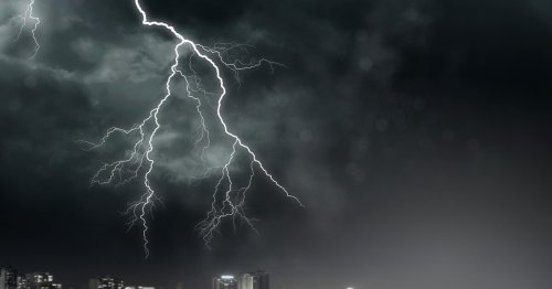Excited molecules explain the mysterious zigzag patterns of lightning