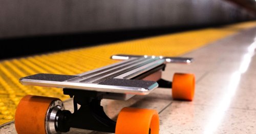 Aluminum electric skateboard takes the look less travelled