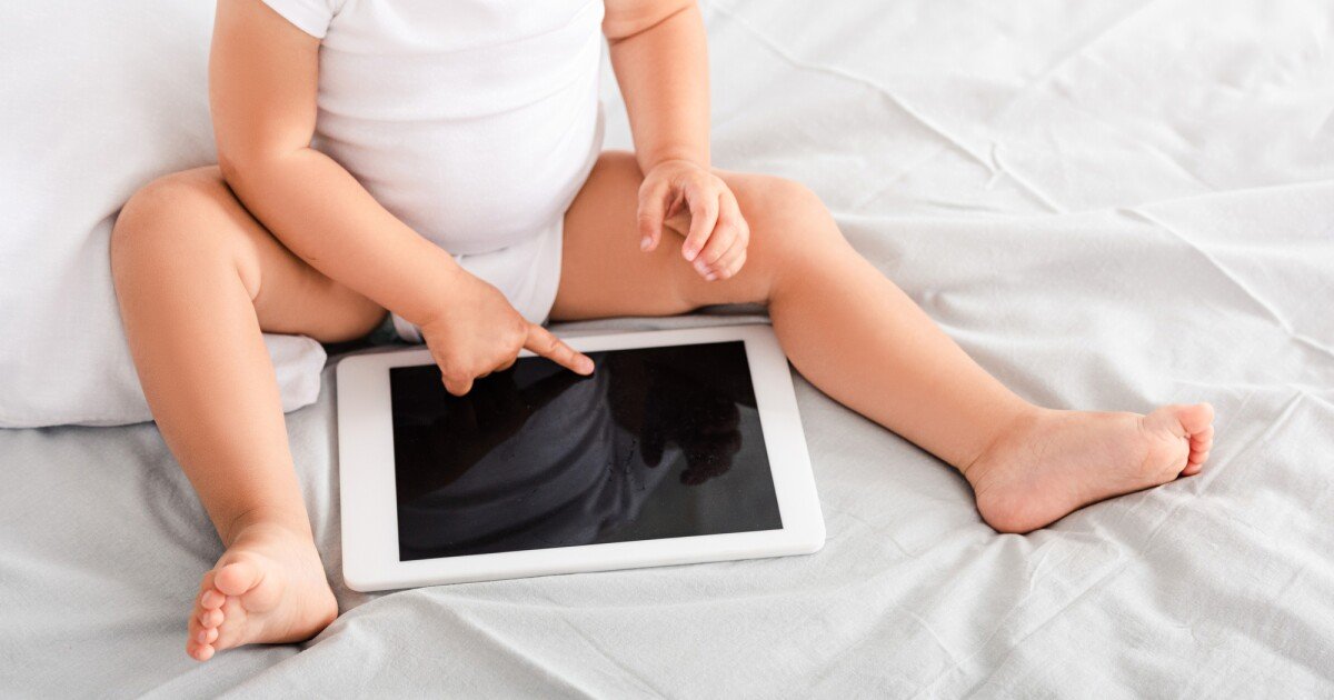 Experts slam new study linking baby screen time to autism-like symptoms