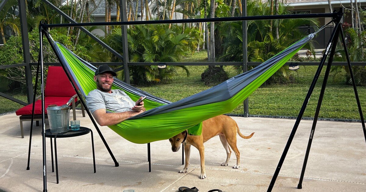 60-second hammock stand lets you lounge anywhere
