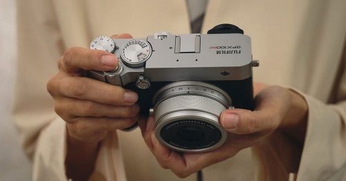 Fujifilm aims retro medium format camera at point-and-shoot fans