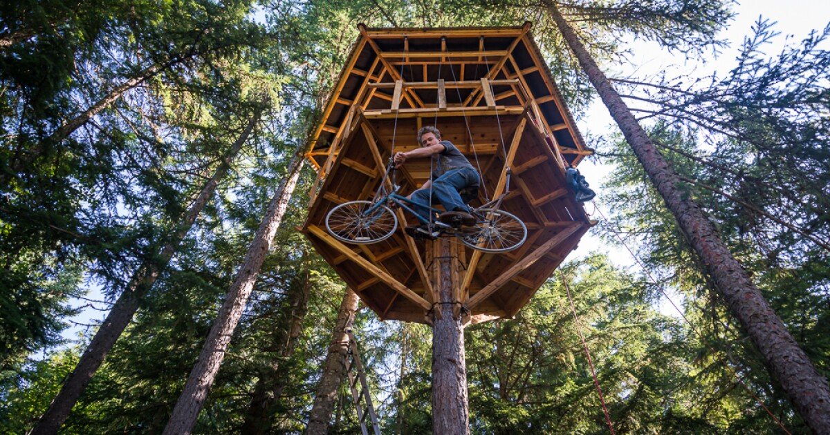 22 year old builds a human-powered bicycle "elevator"