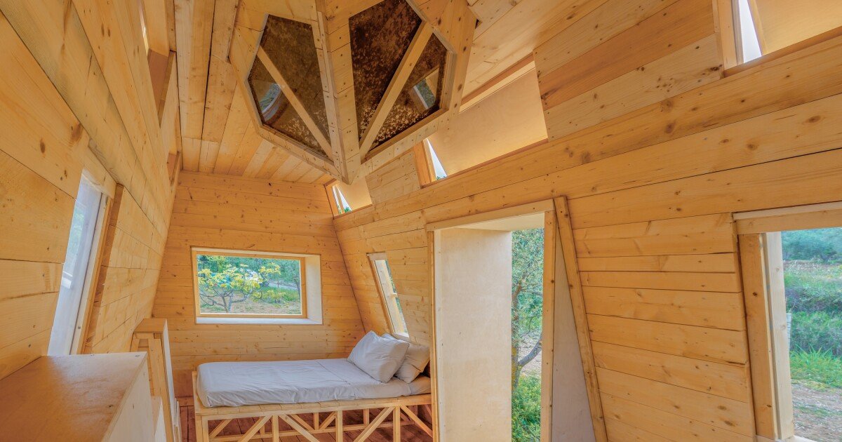 "Air bee and bee" lets visitors sleep to the buzz of a million bees