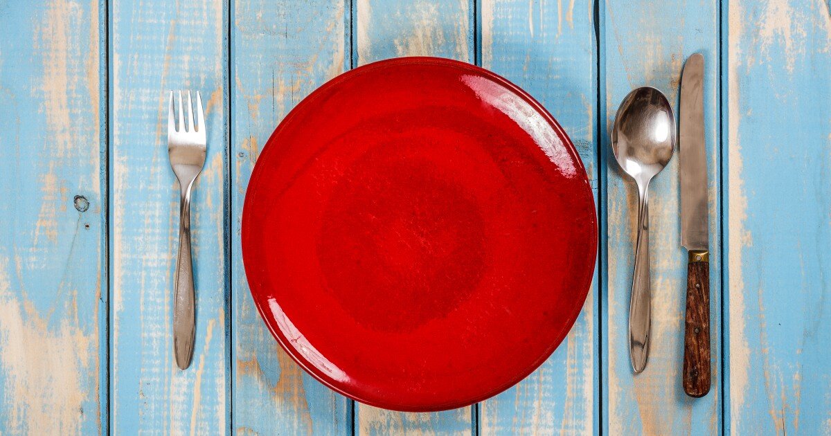 Eating off certain colored plates improves taste of food for picky eaters