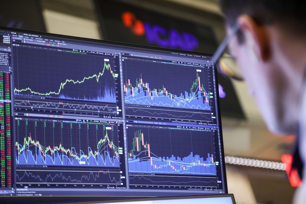 What Trumpian Chaos Is Doing to the Dollar