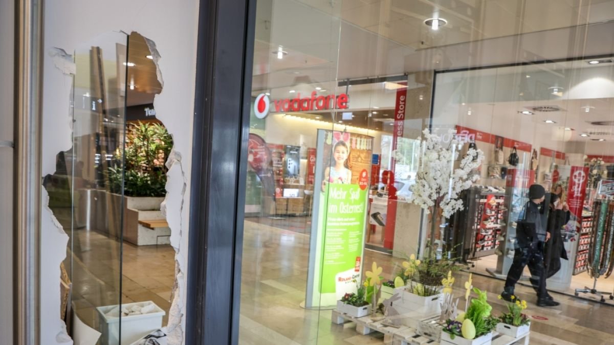 Polizeimeldungen für Apolda, 17.04.2025: Zigarettenautomat gesprengt