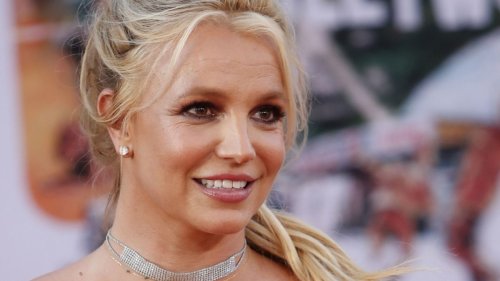 Britney Spears: Britney dreht wieder durch! Halbnackt versohlt sie sich den Hintern