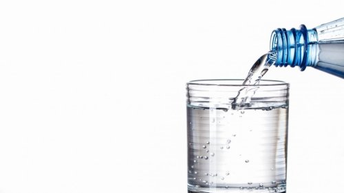 Stiftung Warentest im Juli 2022: Mineralwasser schocken mit Verunreinigungen, Pestizide und Co. im Test