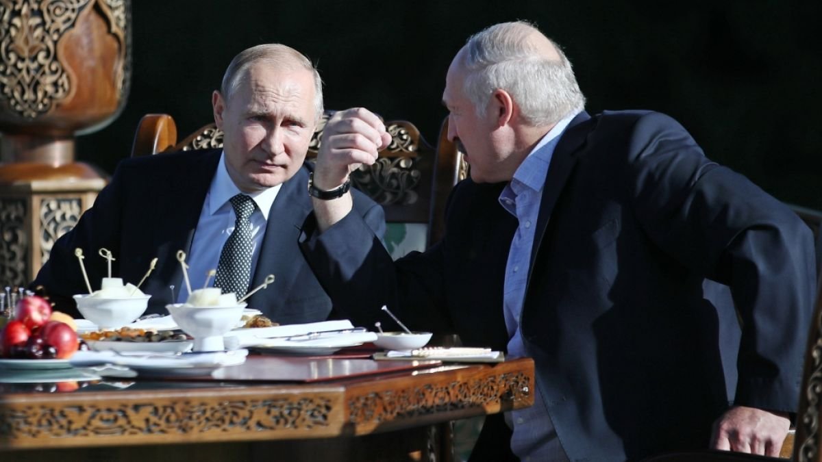 Wladimir Putin: Warnung vor Militär-Manöver - Greift Wladimir Putin zum Äußersten?