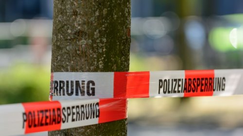 Schock-Vorfall in Duisburg: Mann rast auf Freundin (19) und Kind zu - Baby (1) lebensgefährlich verletzt