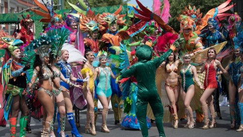 Karneval der Kulturen 2023 in Berlin: Route, Sperrungen, Programm - Das müssen Sie heute zur Hauptstadt-Party wissen