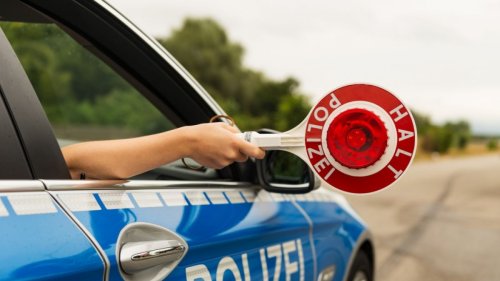 Polizei News für Hildesheim, 31.05.2023: 16-Jähriger fährt Auto