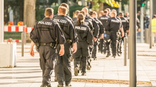 Polizeimeldungen für Frankfurt, 22.11.2024: 241122 - 1129 Frankfurt - Flughafen: Außerplanmäßige Landung in Frankfurt - Aggressiver Passagier sorgt für Zwischenstopp