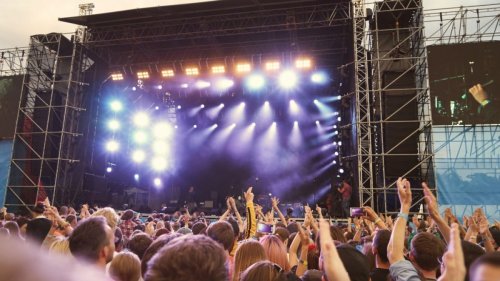 Todesdrama bei Medusa Festival 2022: Sturm reißt Bühne auseinander - Festivalbesucher (28) getötet