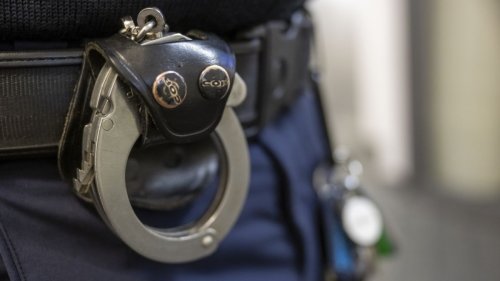 Polizeimeldungen für Augsburg, 20.04.2025: Polizei stoppt Autofahrer mit Blaulicht und sucht Zeugen