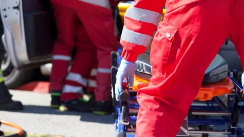 Polizei News für Delmenhorst, 04.03.2024: Landkreis Oldenburg: Eine Person bei Verkehrsunfall in Hatten verletzt +++ Hoher Sachschaden