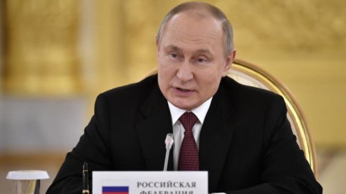 Wladimir Putin krank?: Schockierender Zappel-Auftritt! Russland-Präsident kann Füße nicht stillhalten