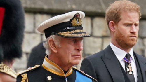 König Charles III.: Wilde Gerüchte um Prinz Harry bringen Monarch in Erklärungsnot