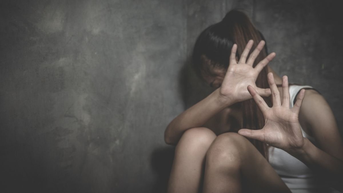 Gruppenvergewaltigung schockt Österreich: Lehrerin von Jugend-Bande erpresst, vergewaltigt und geschwängert
