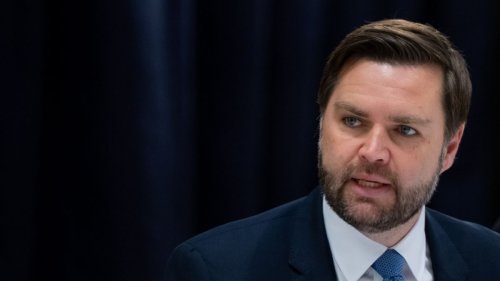 J.D. Vance geschminkt?: Trump-Vize mit Eyeliner-Videos verspottet