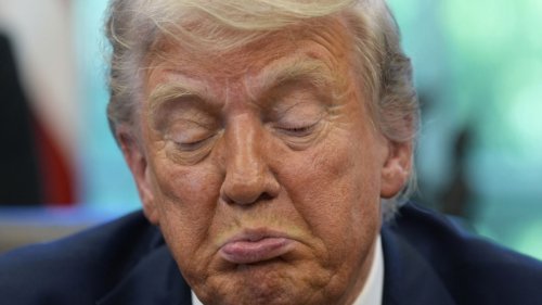 Donald Trump: "Absolut beschämend" US-Präsident blamiert sich vor Soldaten