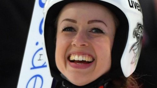 Juliane Seyfarth nackt: Hallöchen Popöchen! Hier lässt der Skisprung-Star tief blicken