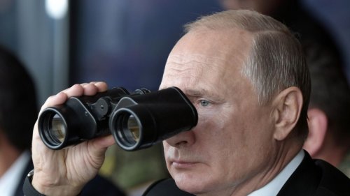 Schock für Wladimir Putin: Angriff auf Militärbasis! Kremldespot bangt um seinen Weltuntergangsflieger