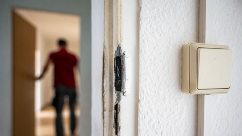 Blaulichtreport für Nieheim-Holzhausen, 18.04.2025: Hochwertiger PKW entwendet