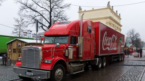 Weihnachtstruck-Tour 2022: Feuer-Inferno! Coca-Cola-Truck steht in Flammen