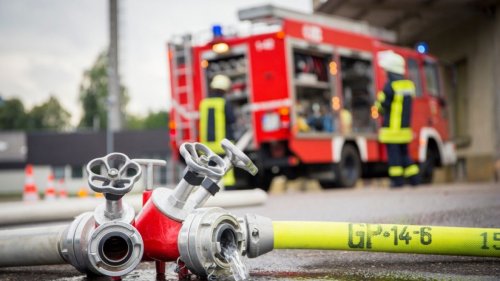 Polizeiticker für Freiburg, 01.04.2023: Korrektur: Brand in einem Mehrfamilienhaus - verletzte Personen - Verdacht Brandstiftung - Hoher Sachschaden