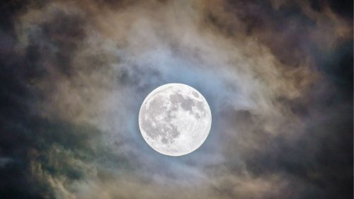 Planning To Capture The Supermoon? Follow These Mobile Camera Tips For Best Results