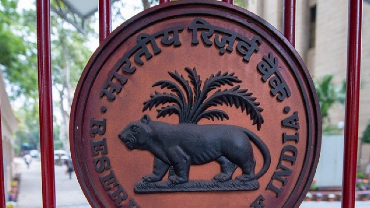 Visiting India? RBI May Allow Foreign Tourists To Pay Via UPI Wallets