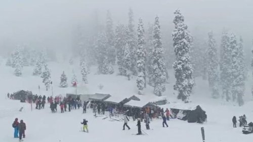 Kashmir IMD Weather Update: Fresh Snowfall And Rains Prompt School Closures, Key Highways Shut – Check Advisory