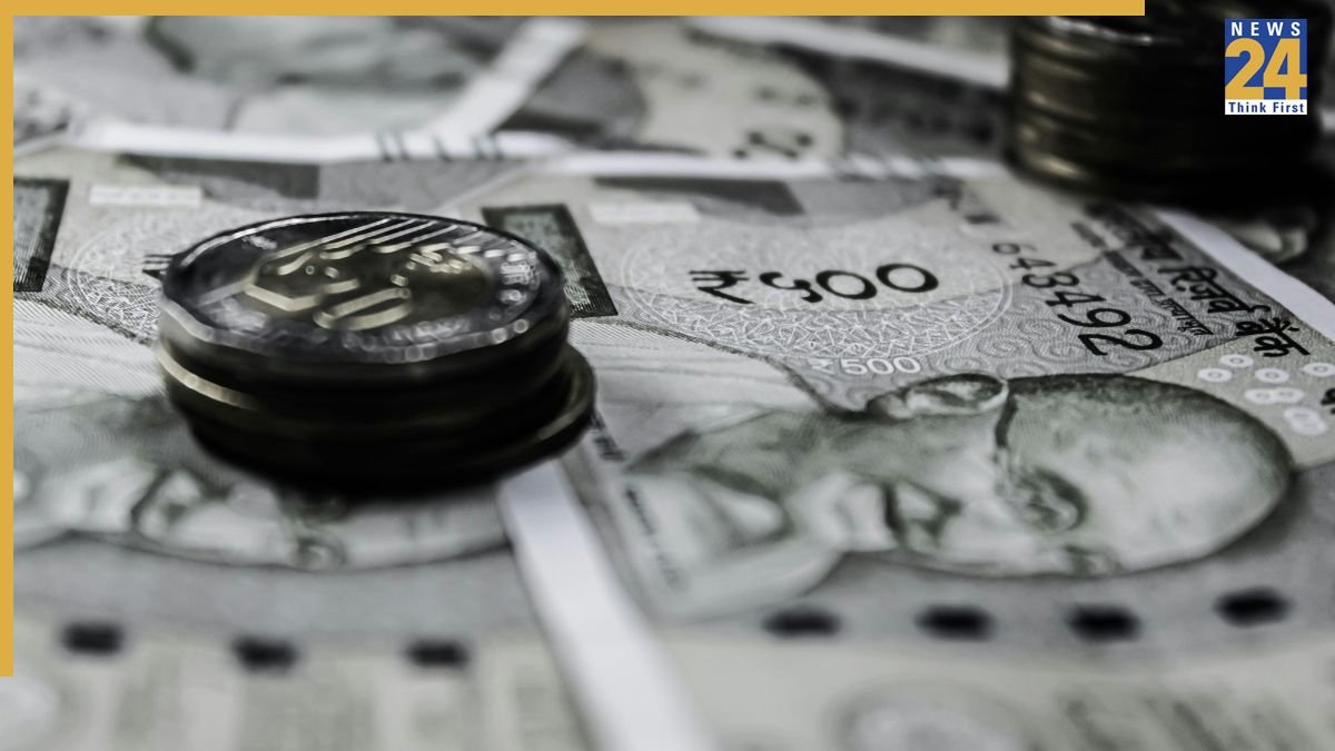 Rupee rebounds from record low after a week, know how RBI helped in 151 paise recovery