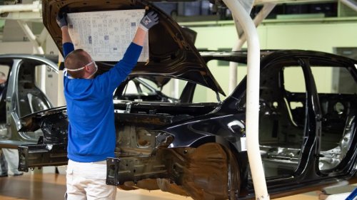VW: Schlechte Nachrichten für Mitarbeiter? Konzern will DARÜBER beraten